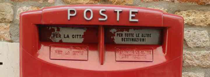 Roter Postkasten
