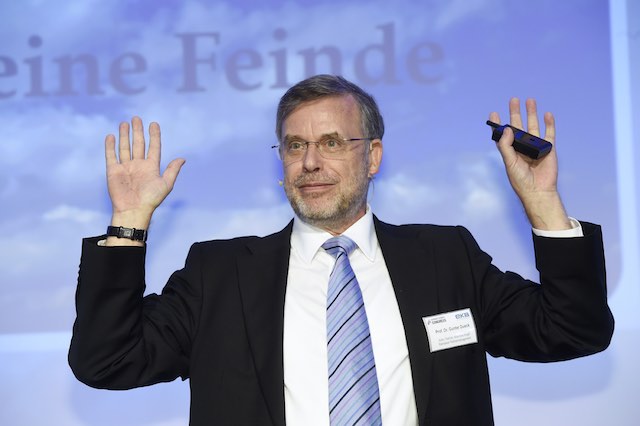 Prof. Dr. Gunter Dueck im Vortrag