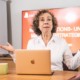 Kerstin Hoffmann mit Laptop